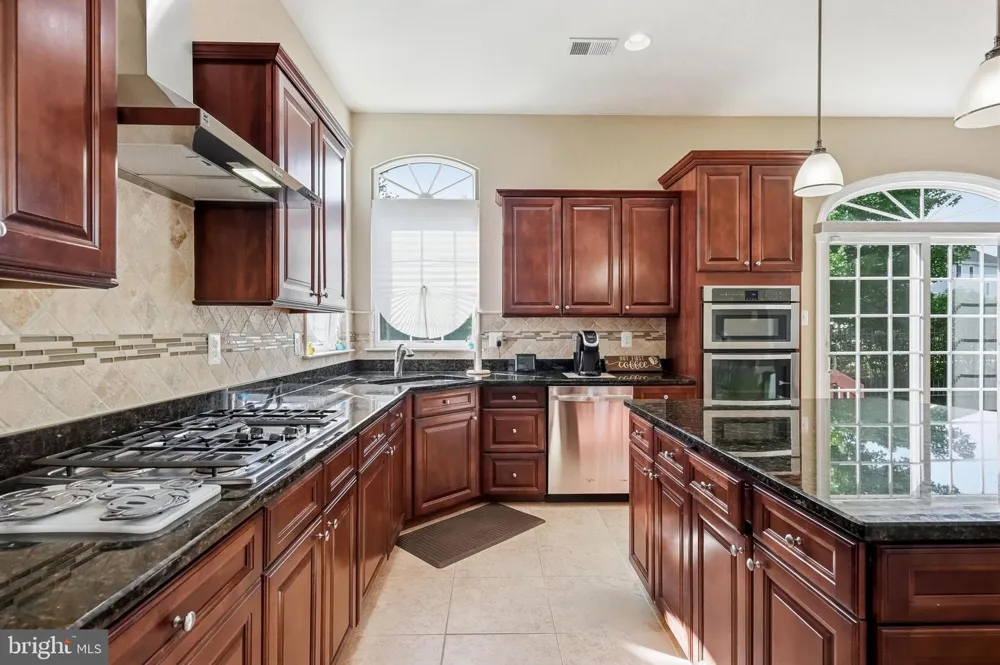 7 TRANSOM COURT Mount Laurel, NJ 08054