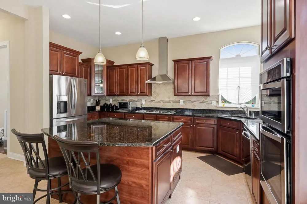 7 TRANSOM COURT Mount Laurel, NJ 08054