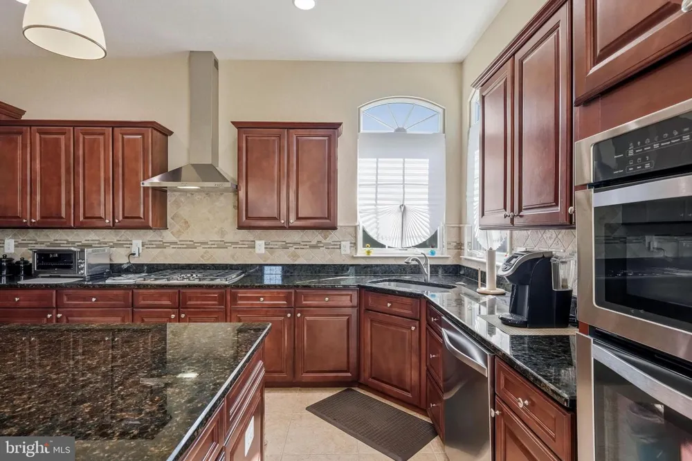 7 TRANSOM COURT Mount Laurel, NJ 08054