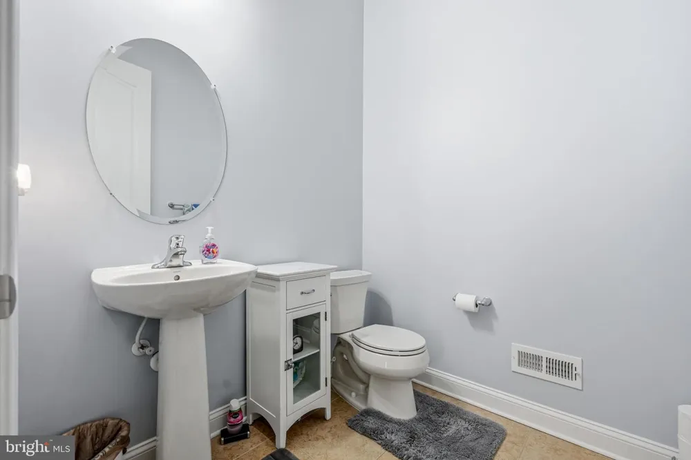 7 TRANSOM COURT Mount Laurel, NJ 08054
