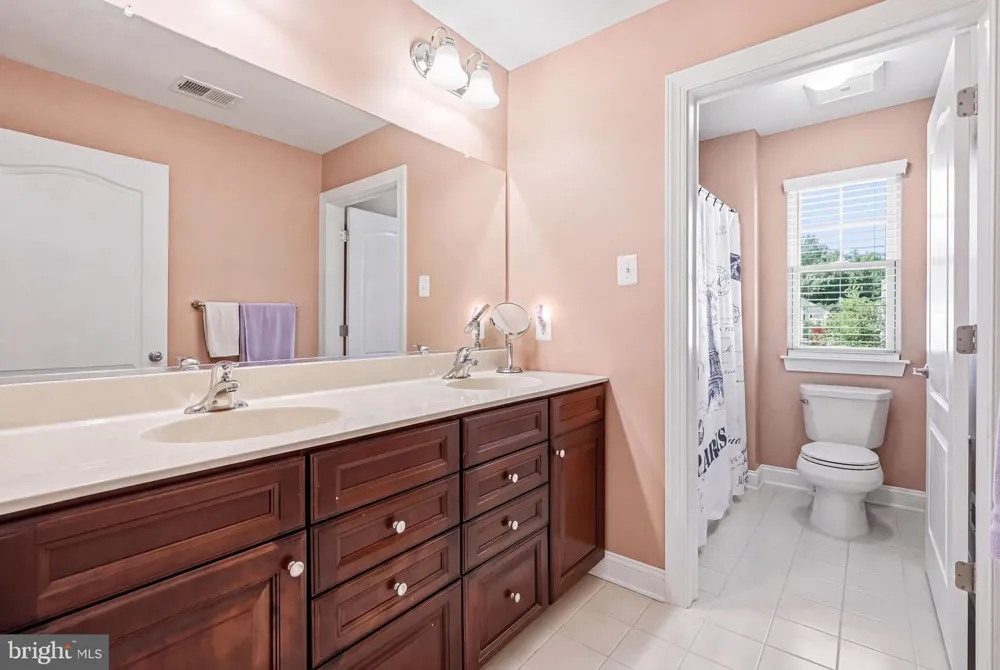 7 TRANSOM COURT Mount Laurel, NJ 08054