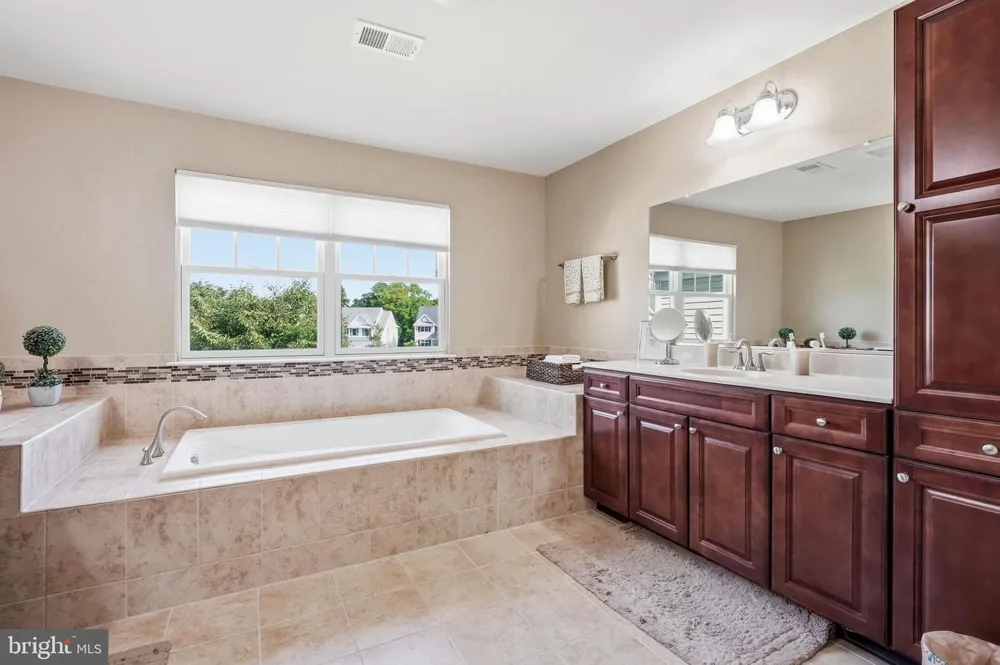 7 TRANSOM COURT Mount Laurel, NJ 08054