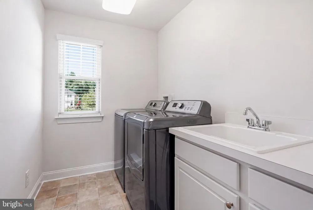 7 TRANSOM COURT Mount Laurel, NJ 08054