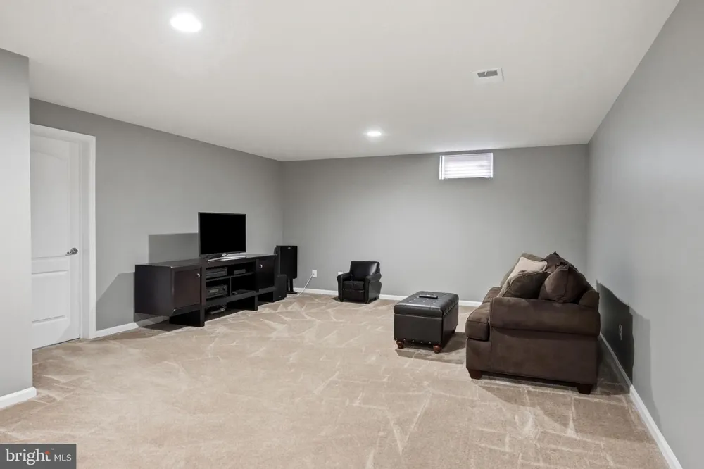 7 TRANSOM COURT Mount Laurel, NJ 08054