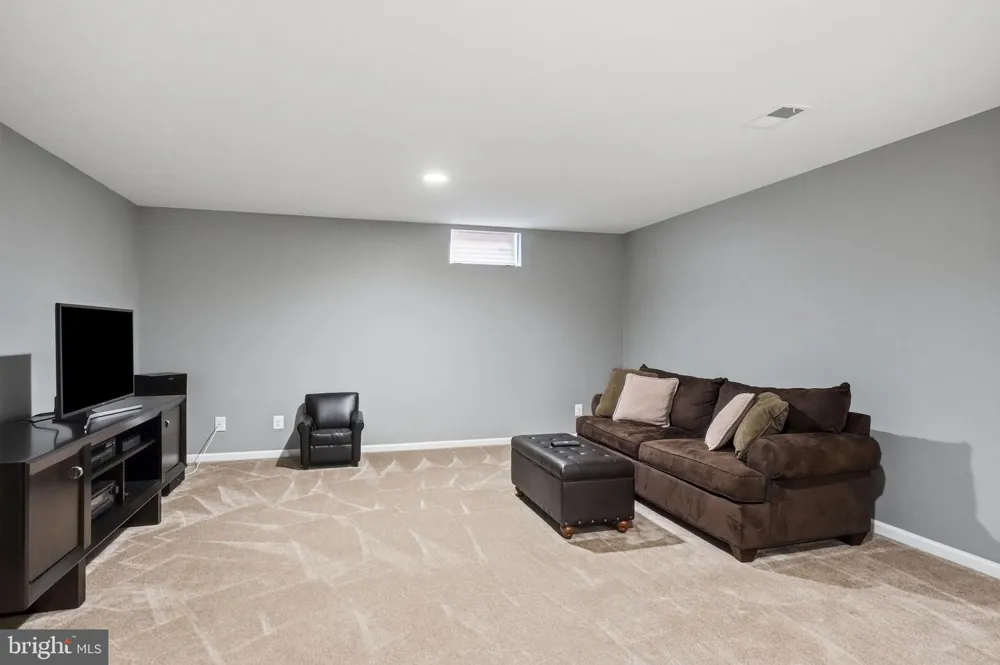 7 TRANSOM COURT Mount Laurel, NJ 08054