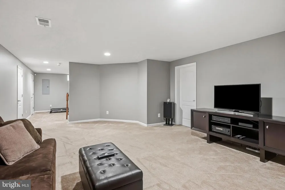 7 TRANSOM COURT Mount Laurel, NJ 08054