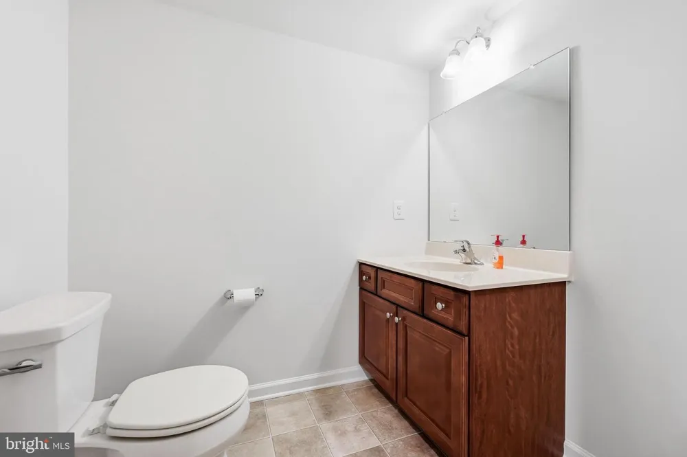 7 TRANSOM COURT Mount Laurel, NJ 08054