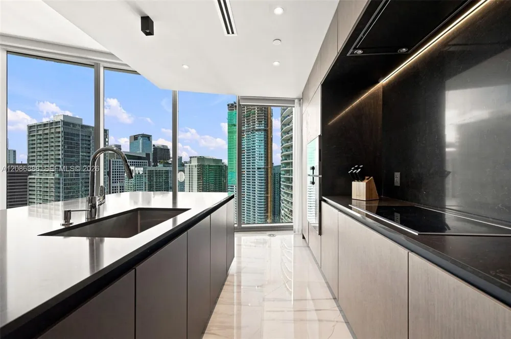 300 Biscayne Blvd Way #3807 Miami, FL 33131