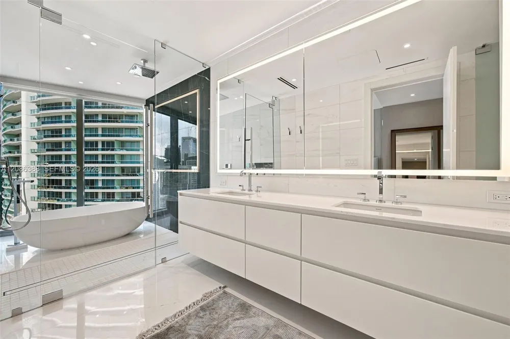 300 Biscayne Blvd Way #3807 Miami, FL 33131