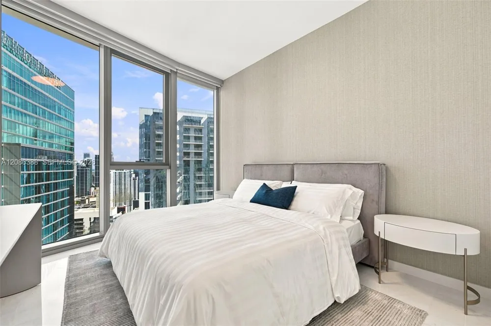 300 Biscayne Blvd Way #3807 Miami, FL 33131