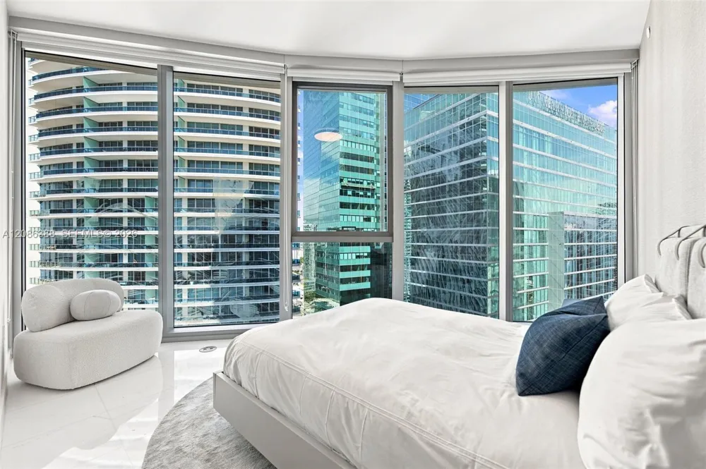 300 Biscayne Blvd Way #3807 Miami, FL 33131