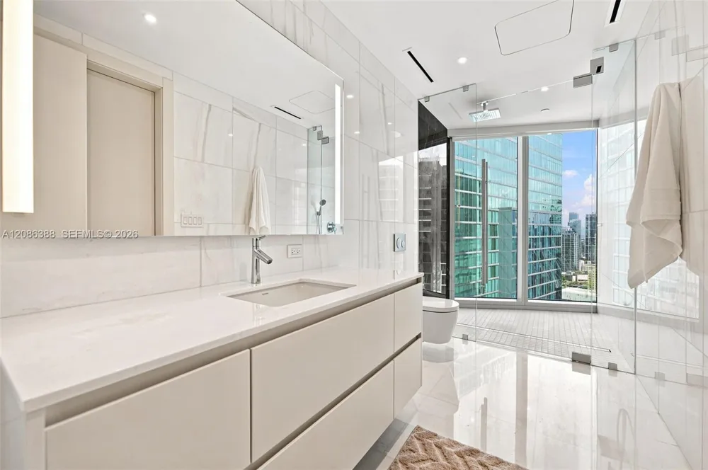 300 Biscayne Blvd Way #3807 Miami, FL 33131
