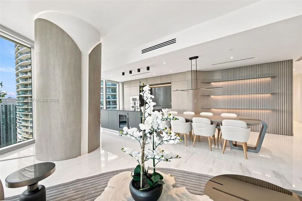 300 Biscayne Blvd Way #3807 Miami, FL 33131