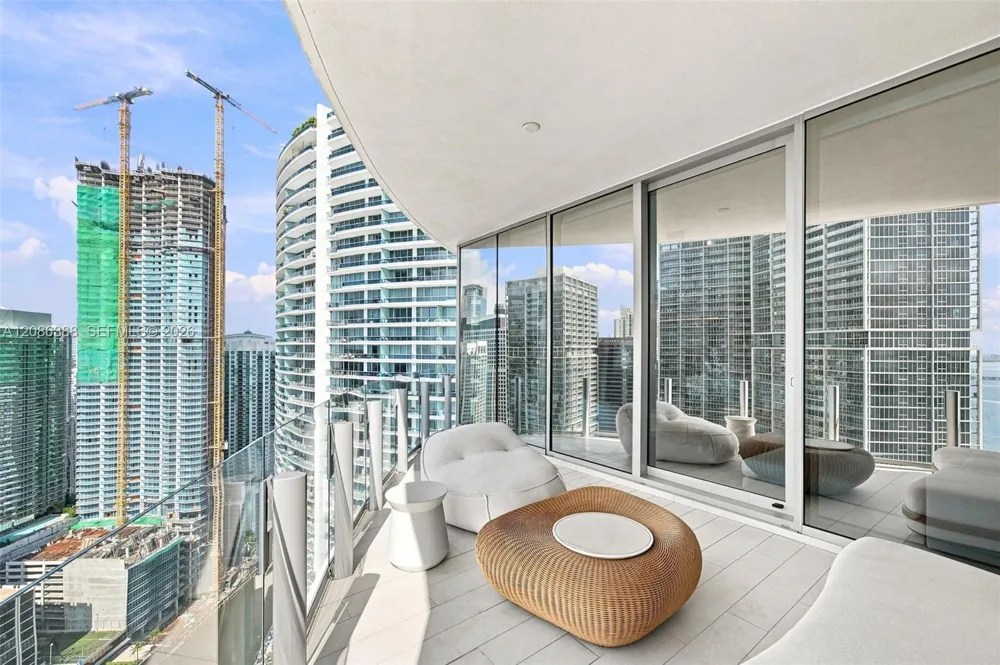300 Biscayne Blvd Way #3807 Miami, FL 33131