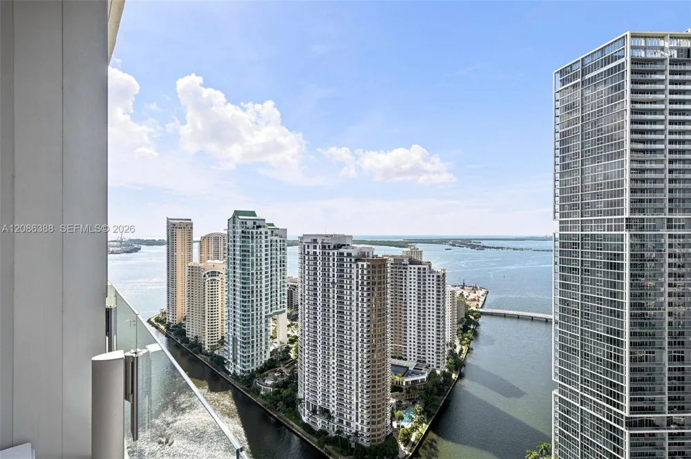 300 Biscayne Blvd Way #3807 Miami, FL 33131