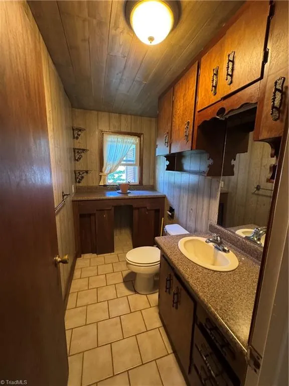 200 W King Street King, NC 27021