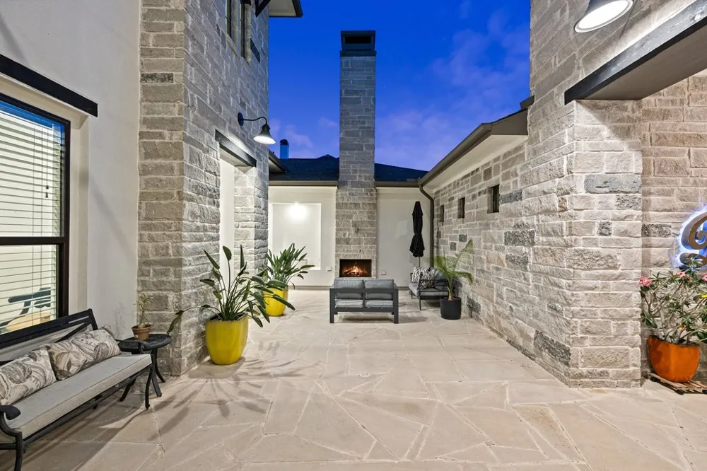 200 Baldovino Skyway Lakeway, TX 78738