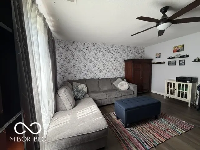 927 Ardsley Drive Indianapolis, IN 46234