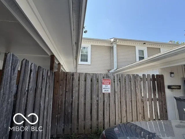 927 Ardsley Drive Indianapolis, IN 46234