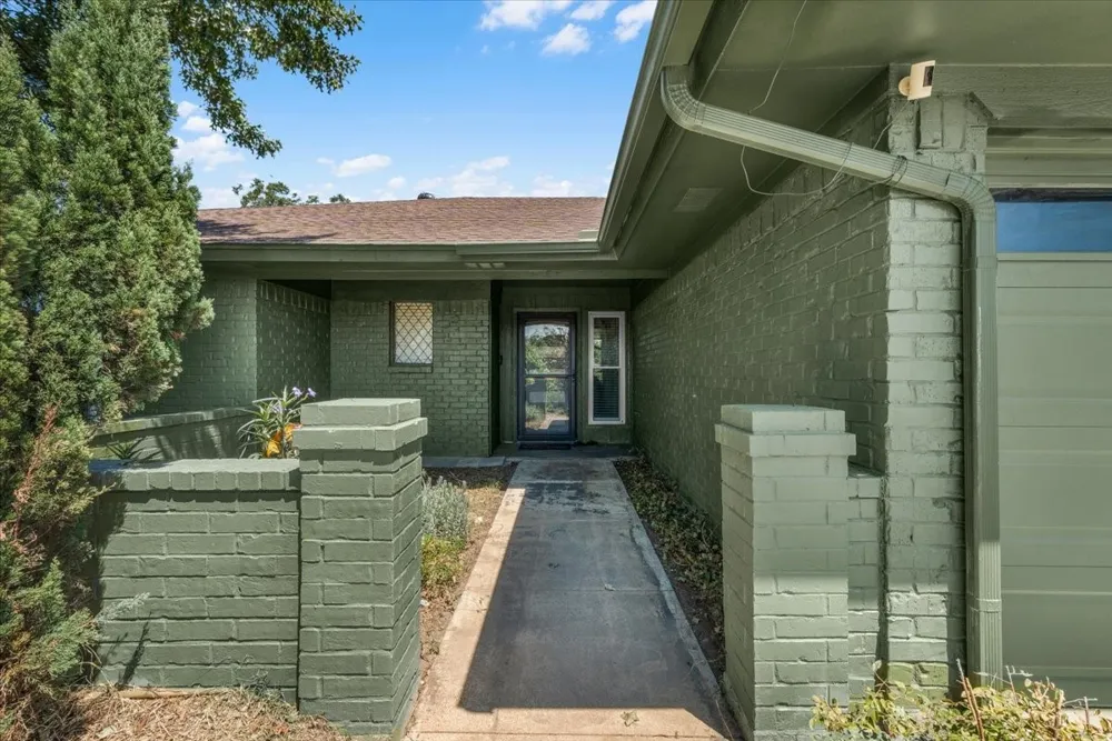 208 Pebblestone Drive Benbrook, TX 76126