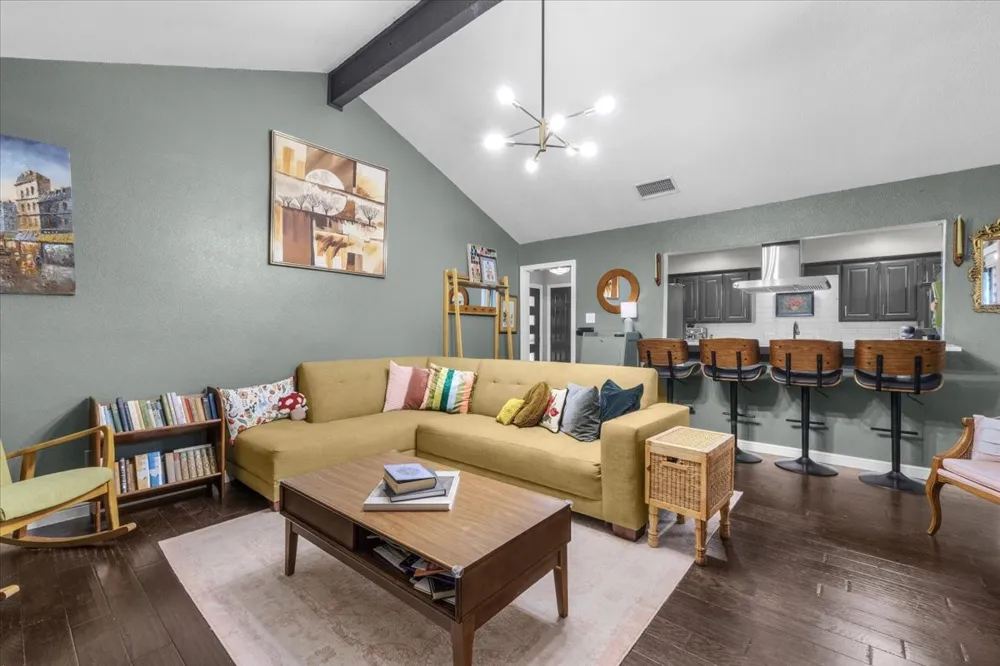 208 Pebblestone Drive Benbrook, TX 76126