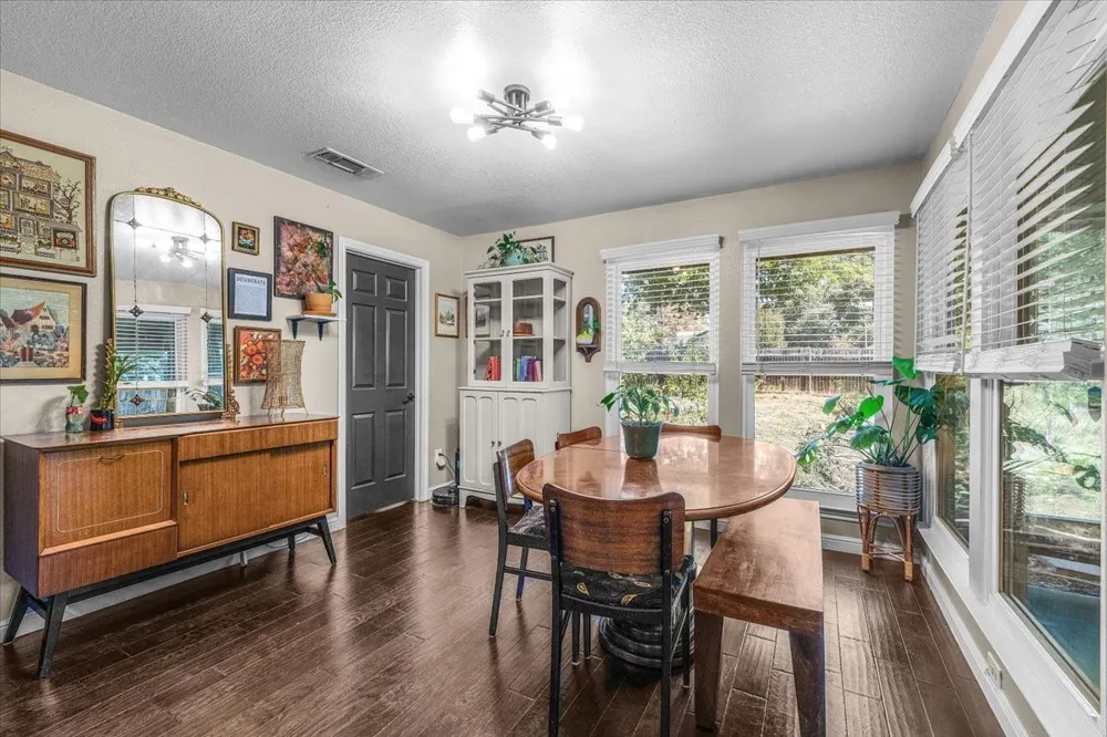 208 Pebblestone Drive Benbrook, TX 76126