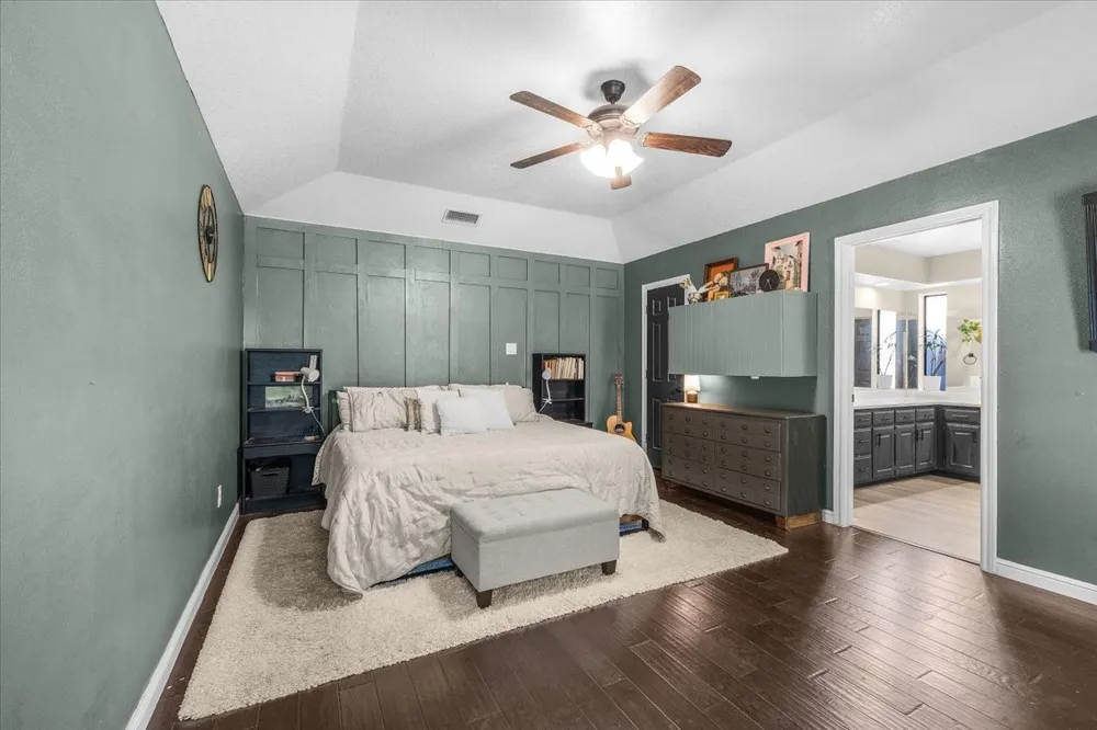 208 Pebblestone Drive Benbrook, TX 76126