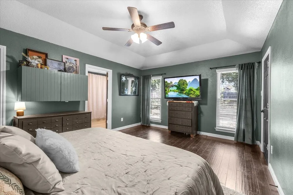 208 Pebblestone Drive Benbrook, TX 76126