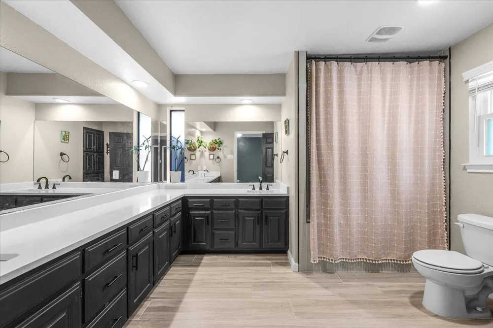 208 Pebblestone Drive Benbrook, TX 76126