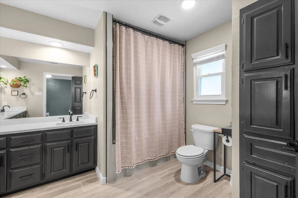 208 Pebblestone Drive Benbrook, TX 76126