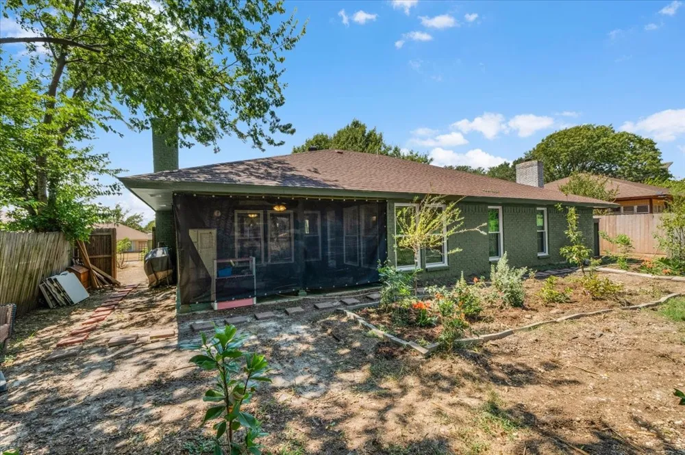 208 Pebblestone Drive Benbrook, TX 76126