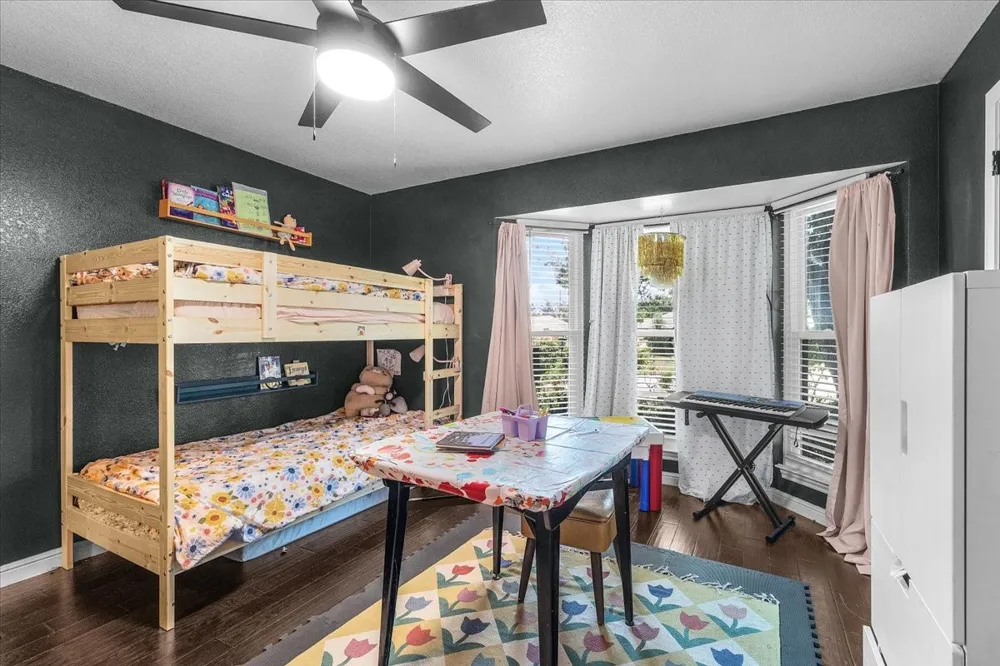 208 Pebblestone Drive Benbrook, TX 76126