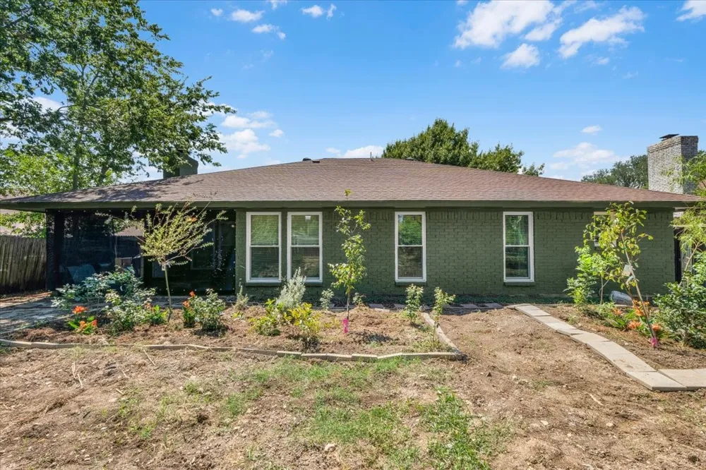 208 Pebblestone Drive Benbrook, TX 76126