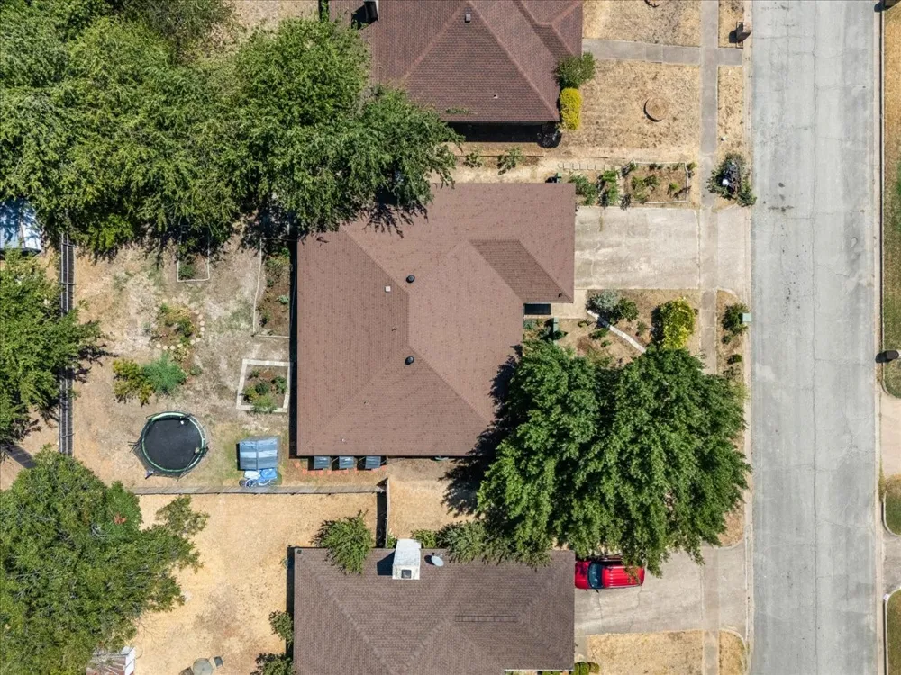 208 Pebblestone Drive Benbrook, TX 76126