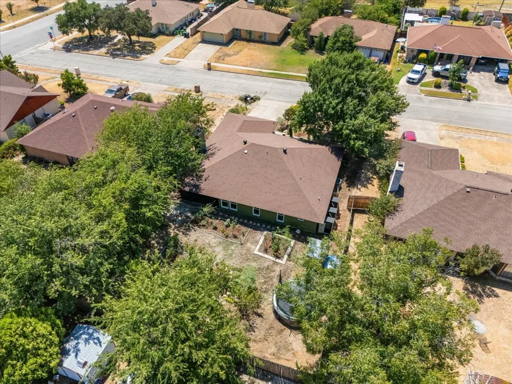208 Pebblestone Drive Benbrook, TX 76126
