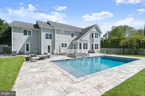 11000 LUXMANOR ROAD