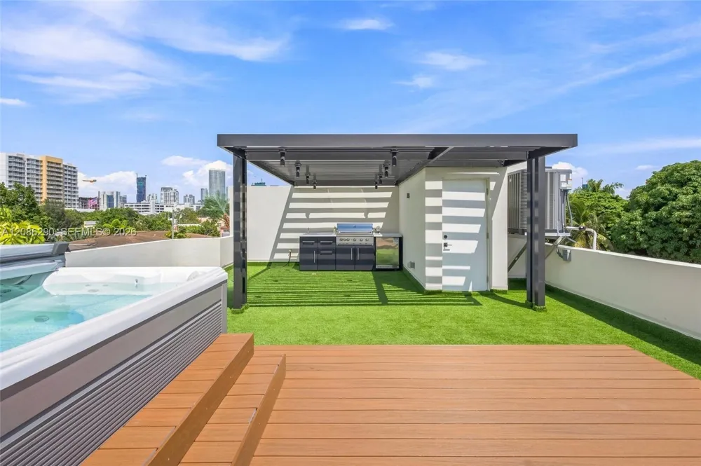 1001 SW 10 AVE Miami, FL 33130