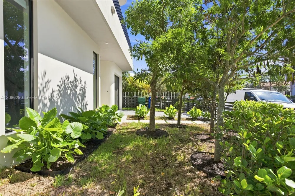 1001 SW 10 AVE Miami, FL 33130