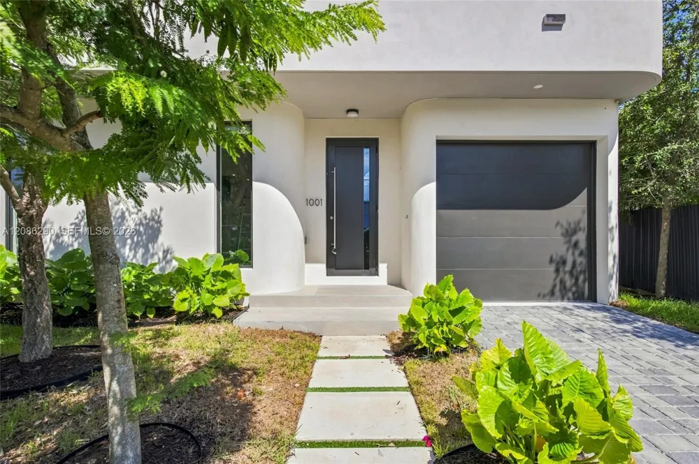 1001 SW 10 AVE Miami, FL 33130
