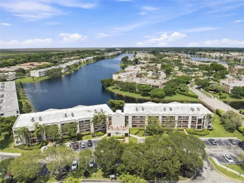 10668 W Clairmont Cir #303