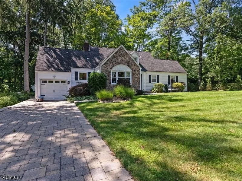 48 Lakeview Dr Morris Plains, NJ 07950