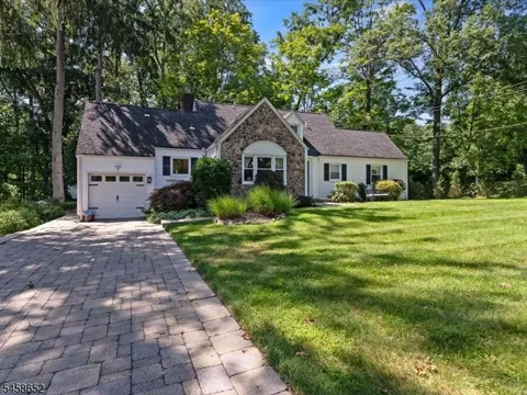 48 Lakeview Dr