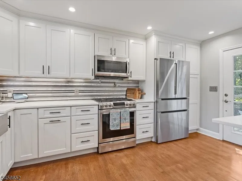 48 Lakeview Dr Morris Plains, NJ 07950