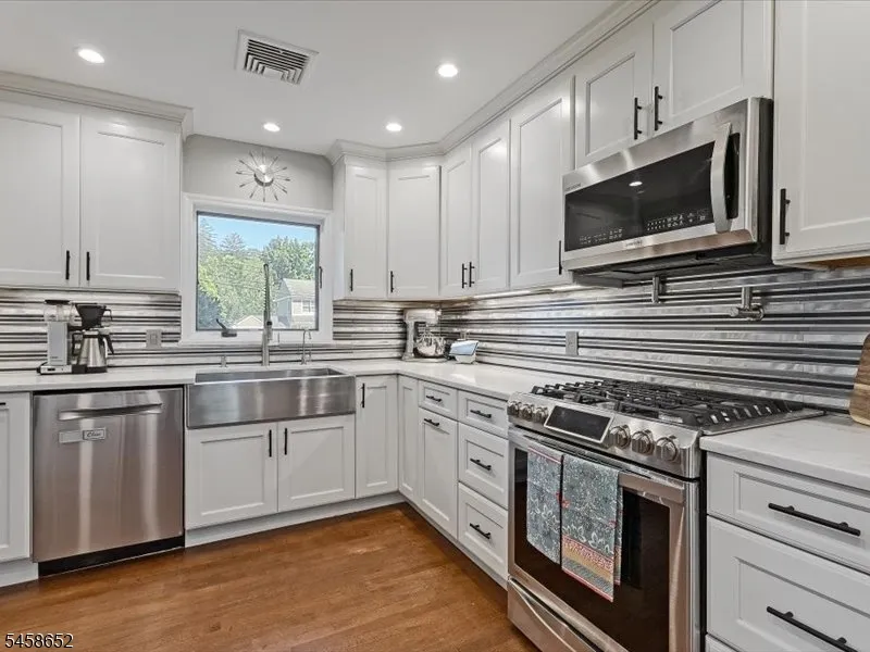 48 Lakeview Dr Morris Plains, NJ 07950