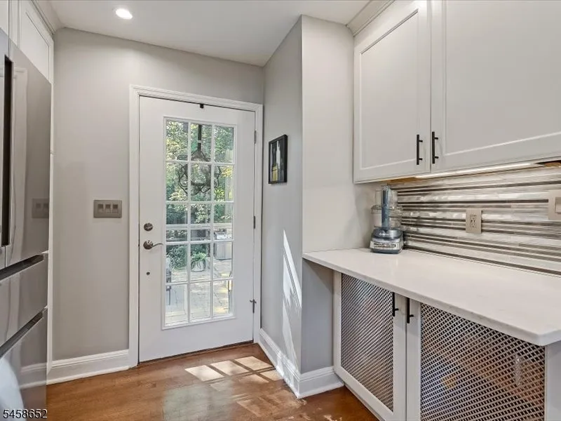48 Lakeview Dr Morris Plains, NJ 07950
