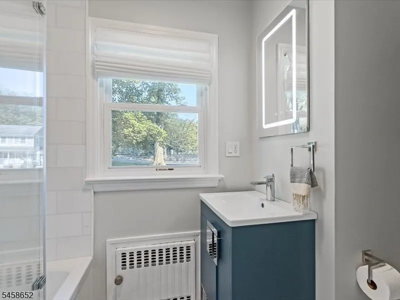 48 Lakeview Dr Morris Plains, NJ 07950