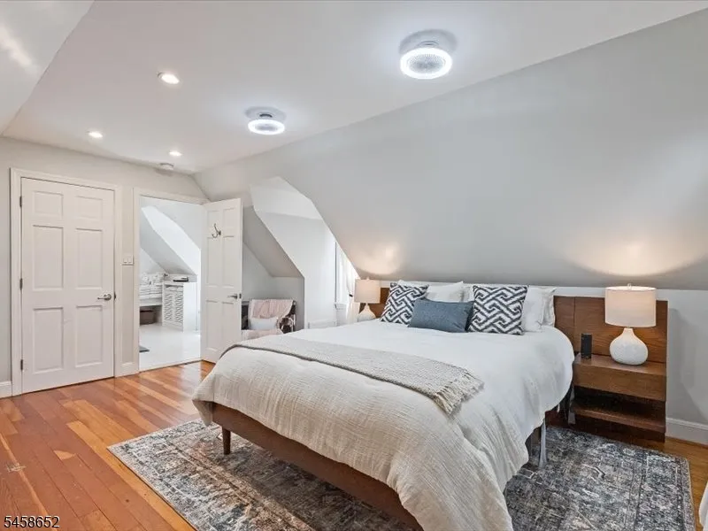 48 Lakeview Dr Morris Plains, NJ 07950