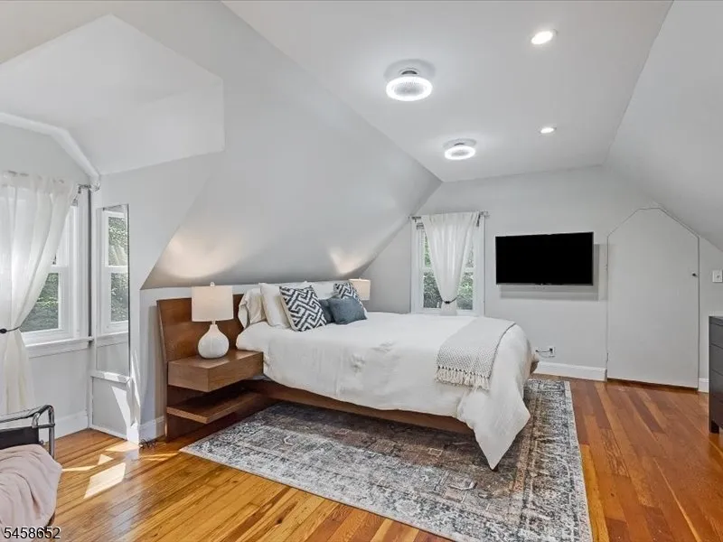 48 Lakeview Dr Morris Plains, NJ 07950
