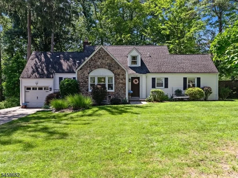 48 Lakeview Dr Morris Plains, NJ 07950