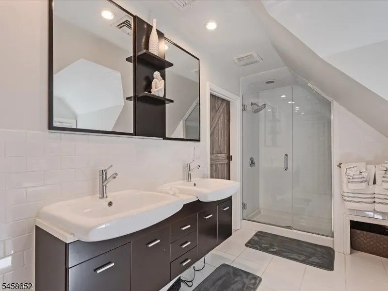 48 Lakeview Dr Morris Plains, NJ 07950